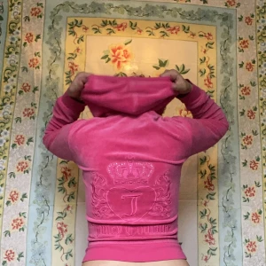 juicy couture kofta - rosa juicy couture kofta insyd på sidorna