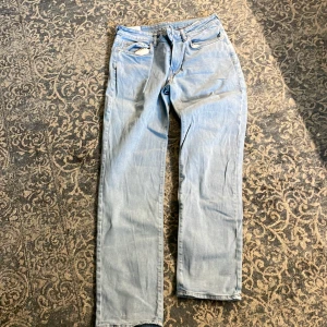 Hm jeans - Säljer mina hm jeans för 100 kr. Aldrig använda så bra skick. Original priset är 400 kr  Priset kan diskuteras  