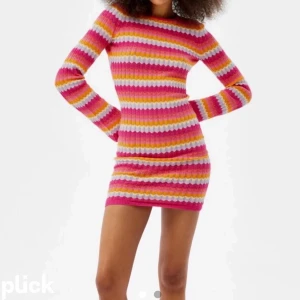 Klänning behrska - Hej! Säljer min klänning från behrska, använd fåtal gånger! Väldigt fin till sommaren Helt slutsåld överallt🤍