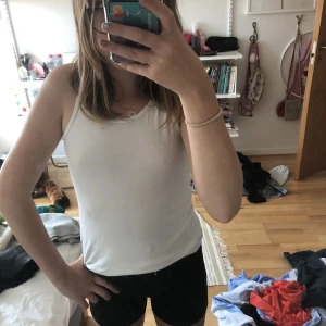 Rosa linne - Säljer detta rosa linne för att det inte är min stil längre, inget täcken på slitage. Använd bara ett antal gånger.💗 org pris 59.