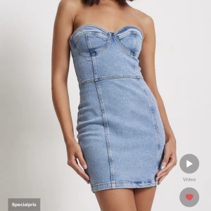 Glittrig denim dress - Oanvänd klänning med lapparna kvar, från NA-KD, nypris 299, mitt pris 180