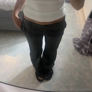 Lågmidjade kostymbyxor  - Lågmidjade kostymbyxor silveriga 