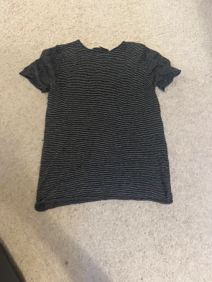 T-shirt från zara - Randig t-shirt från zara