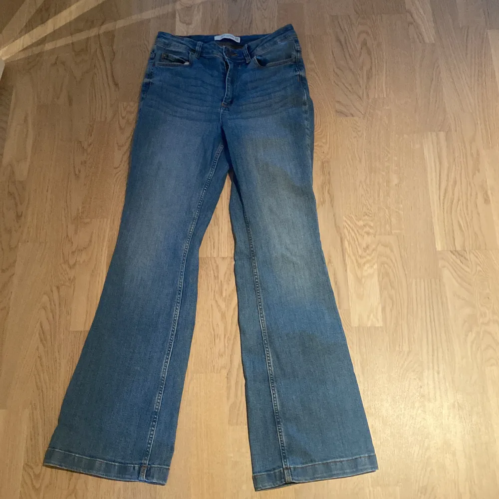 Skit snygga jeans från nelly!! Bra skick!!💕💕. Jeans & Byxor.
