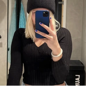 Zara tröja - Säljer denna basic svarta zara tröja i strlk S!