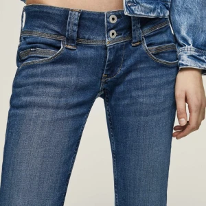Pepe Jeans - Helt oanvända Pepe Jeans!! Kommer ej till användning. Modell: Pepe Jeans Venus Slim fit. Köpta för 700 på rea. Kan tänka mig byta mot ett par ltb jeans 25/30