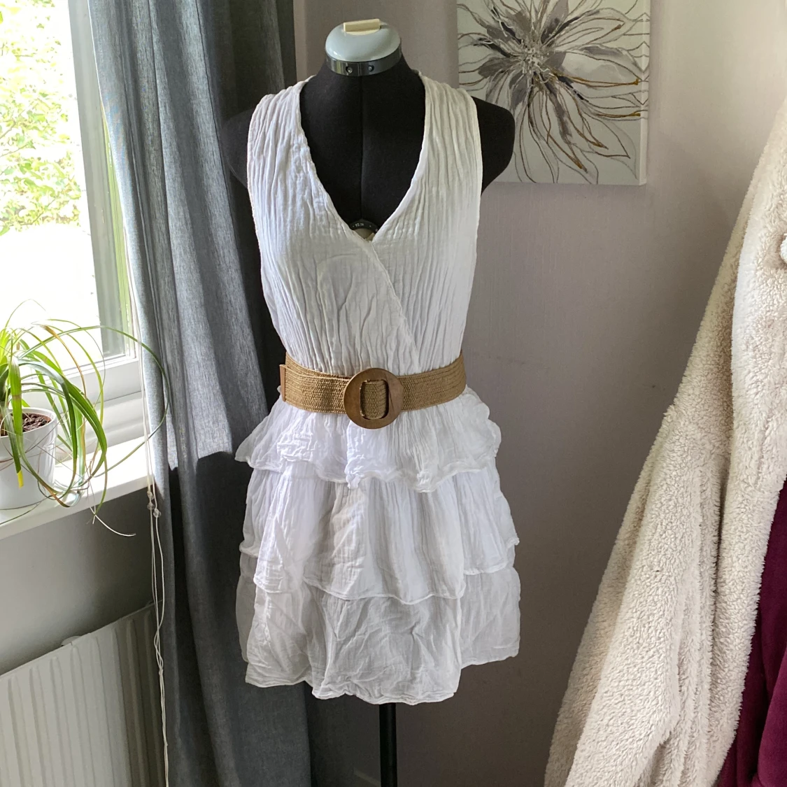 Vit volang klänning