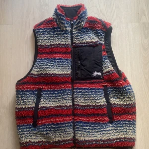 STUSSY VÄST - Stussy väst i storlek s som är i ytterst bra skick