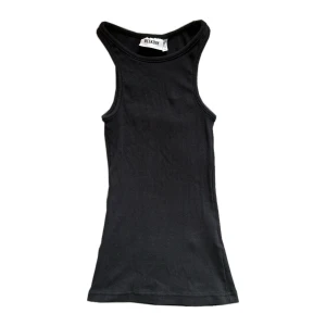 Svart linne - Svart linne från Weekday i storlek XS💕💕