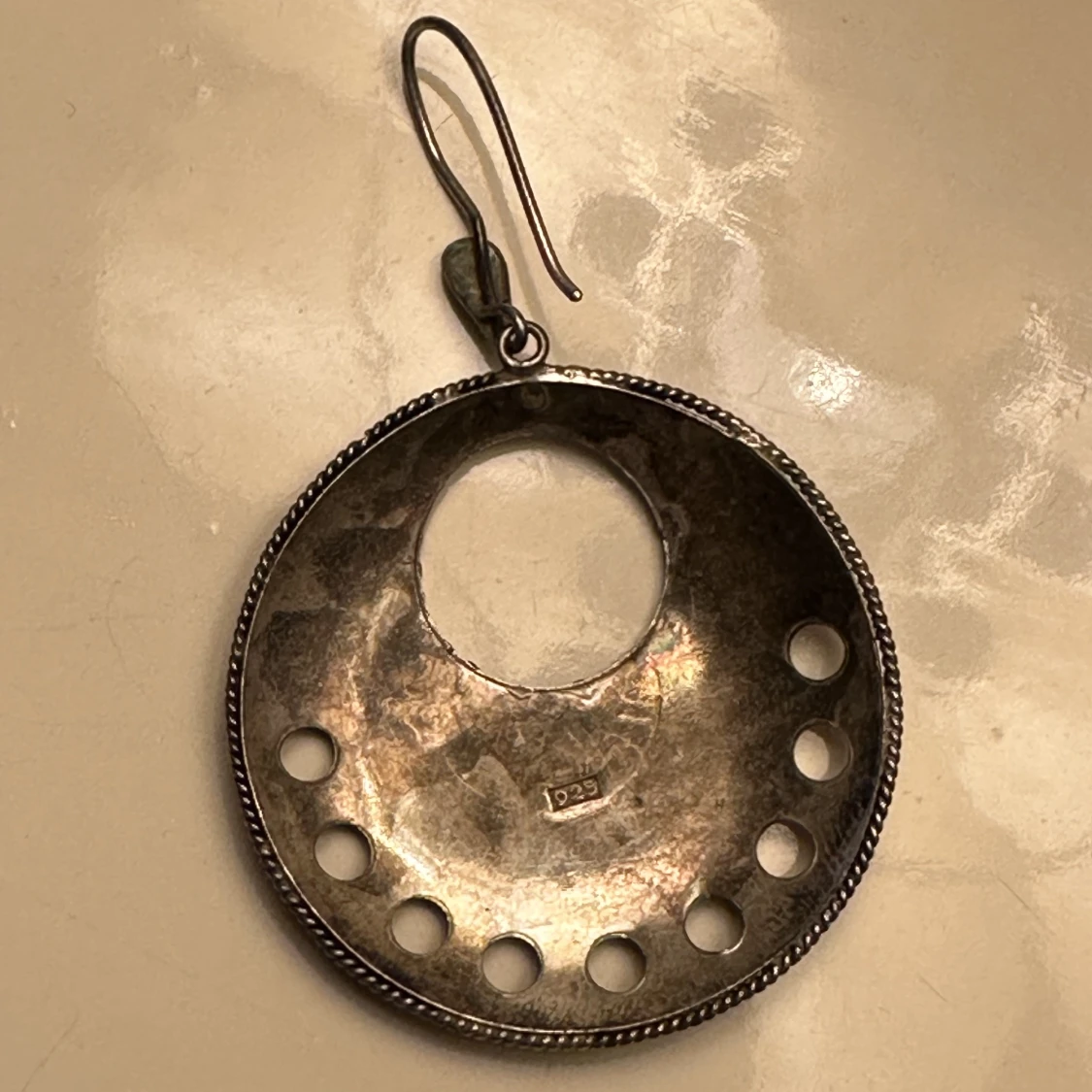 Ett vintage silverörhänge - 90