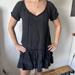 Klänning  - Suuper cool klänning köpt på sellpy och i fint skick! 
