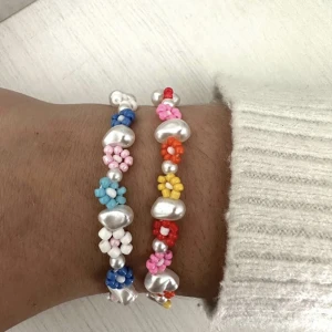 Armband  - Handgjorda armband. Kan göras i andra färger om så önskas. Kolla gärna in mina andra annonser. 30kr/st💞