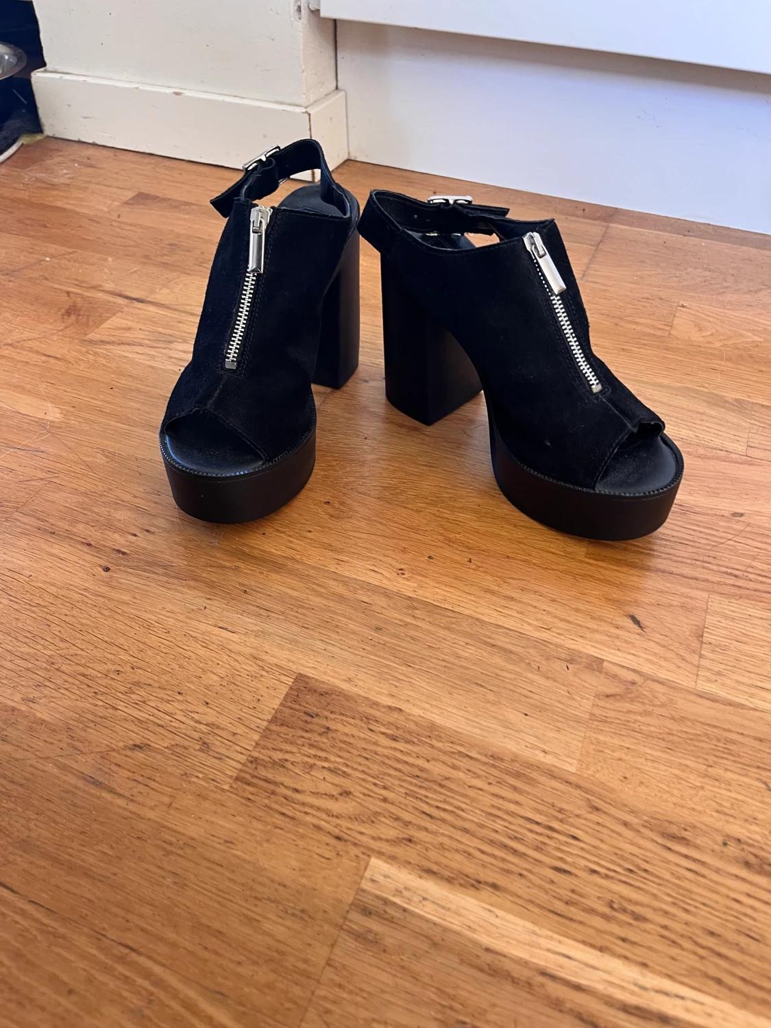 Högklackade skor från Topshop storlek 38.