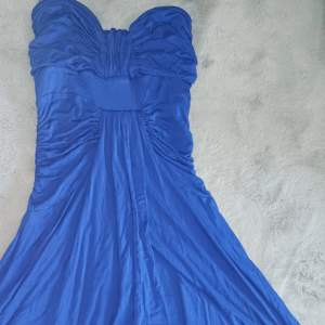 En blå kläning 
