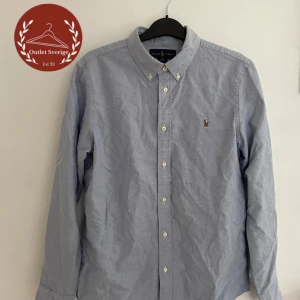 Ralph Lauren skjorta  - En fin skjorta från Ralph Lauren i färgen ljusblå, skick 8/10