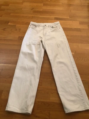 Dr Denim Ecru Jeans - Skick 9/10 Stl 28/30 Pris kan diskuteras Vid frågor kontakta mig