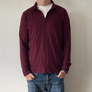 Massimo Dutti Tröja  - Massimo Dutti Rugbytröja - storlek M - modellen är 188cm och 83kg - varan är i jätte fint skick, inga flaws - vid frågor eller funderingar är det bara att skriva!