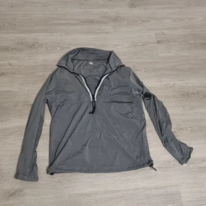 Cp company jacka  - En jacka som nypris ligger runt 3600. Använt typ 10 gånger och sen hitta ja ny jacka. 