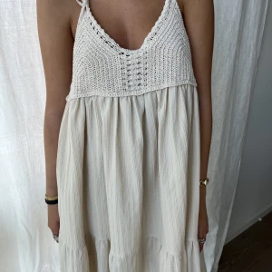 Cute klänning  - Säljer denna super gulliga klänningen som passar perfekt för sommaren. Köpt i Mallorca och använd fåtal gånger. Säljer pga att jag inte använder den längre, är i jätte bra skick!😊