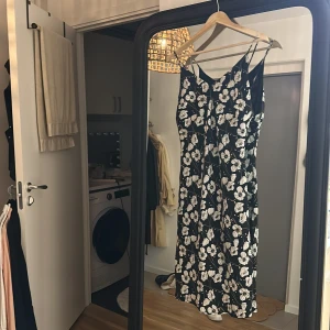 Klänning - Klänning från gina stl M