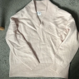 Soft goat - I bra skick. Har krympt av misstag i tvätt. Så passar en S. Storlek L annars! Lätt ljusrosa beige färg Ord ungefär 2000kr  