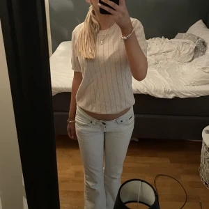 Stickad tshirt  - Stickad tshirt, beige super fin och trendig💗 perfekt till vintern hösten 
