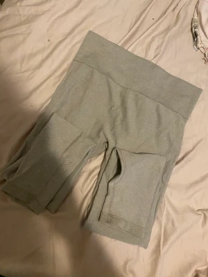 Shein träningsbyxor - ja det är ”dom” träningsbyxorna ifrån shein, har användt dom 1 gång.