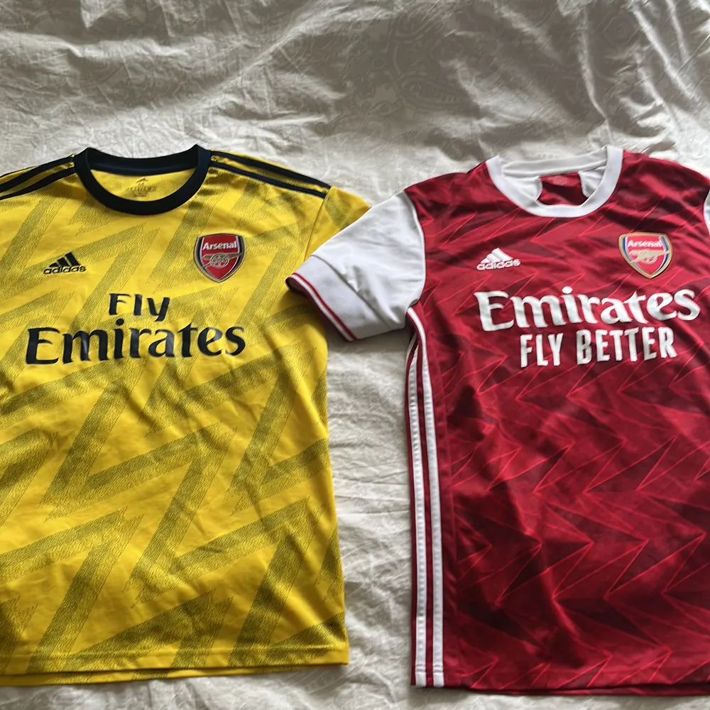 Arsenal borta 19/20  Arsenal hemma 20/21   Bra skick på båda! Storlek M. T-shirts.