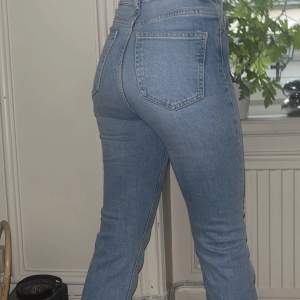 Jeans från Lager 157 i storlek XXS/XS. Köpta för 300 kr, har ej används många tillfällen  