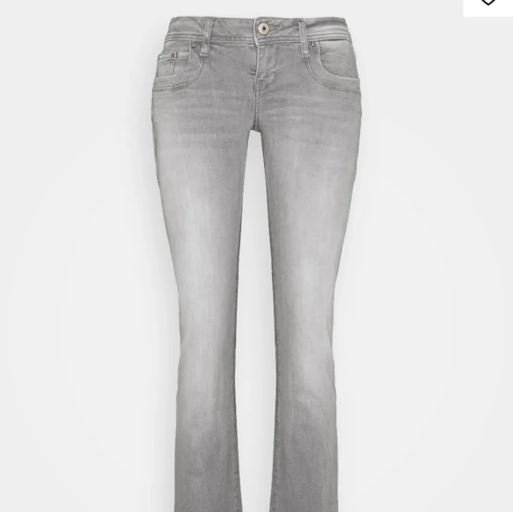 Säljer mina ltb jeans i färgen grå, dom är i bra sick. Oridarie pris 829 säljer för 700, slutsålda . Jeans & Byxor.