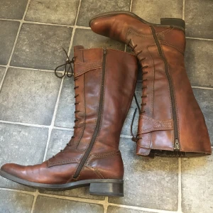 Läderstövlar 39 - Bruna stövlar i äkta läder Snygga till hösten 