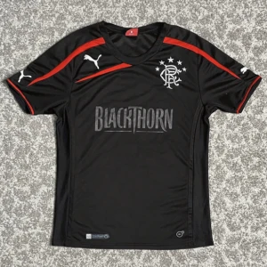 fotbolls tröja - Riktigt snygg fotbolls tröja fett bekväm och luftig passar bra med allt 