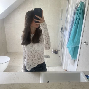 Blus  - Intressekoll på denna super fina blus från Gina! Osäker på om jag vill sälja, beror på prisförslag osv💗