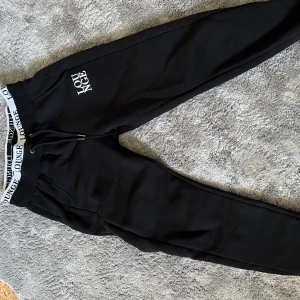 Loungeunderwear - Intressekoll på mina slutsålda mjukisbyxor från lounge i storlek M men sitter mer som en S