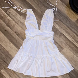 Vit klänning  - Perfekt till studenten! 