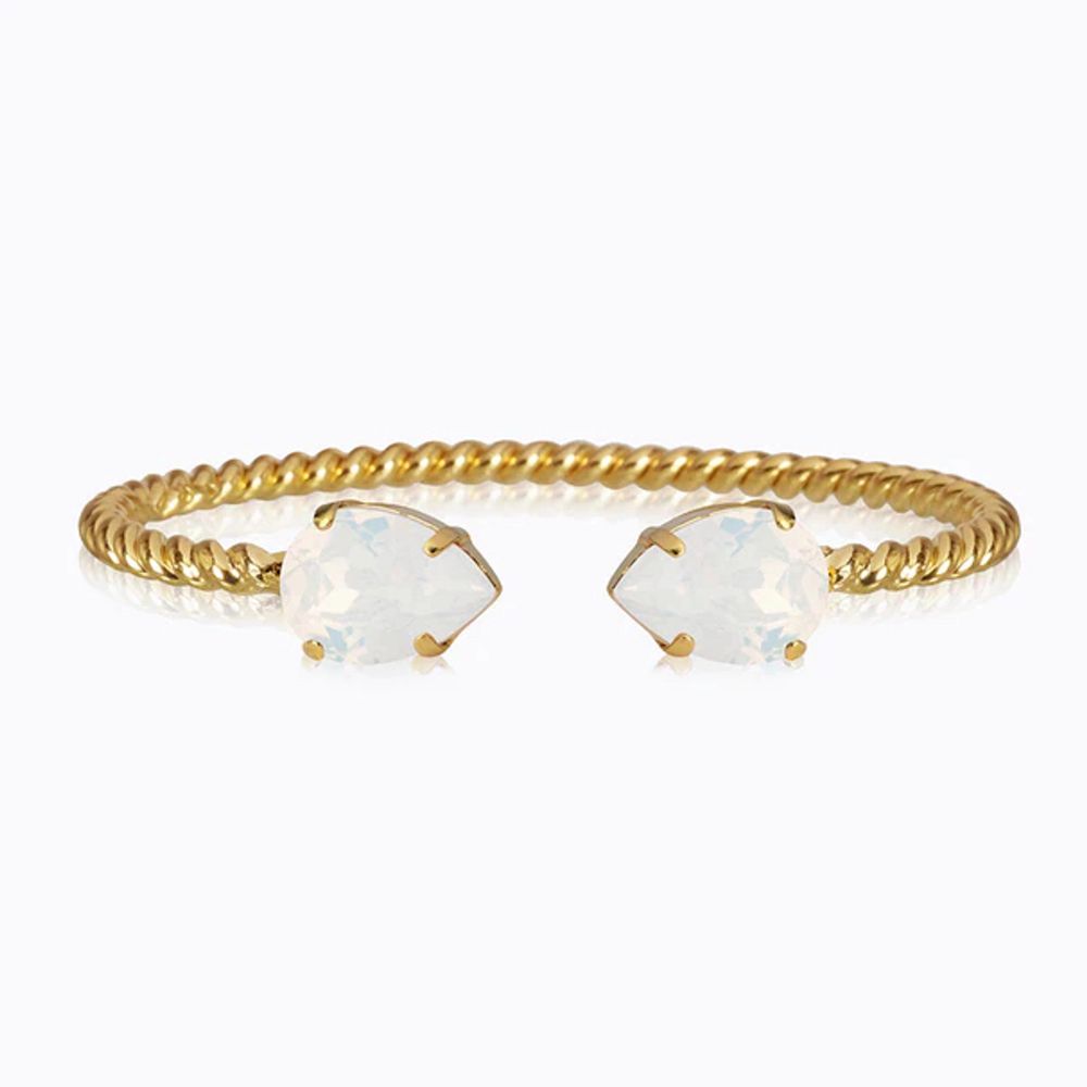 Säljer mitt super söta Caroline svedbom mini drop i färgen white opal , låda är slängd tyvärr 💖nypris 695. Accessoarer.