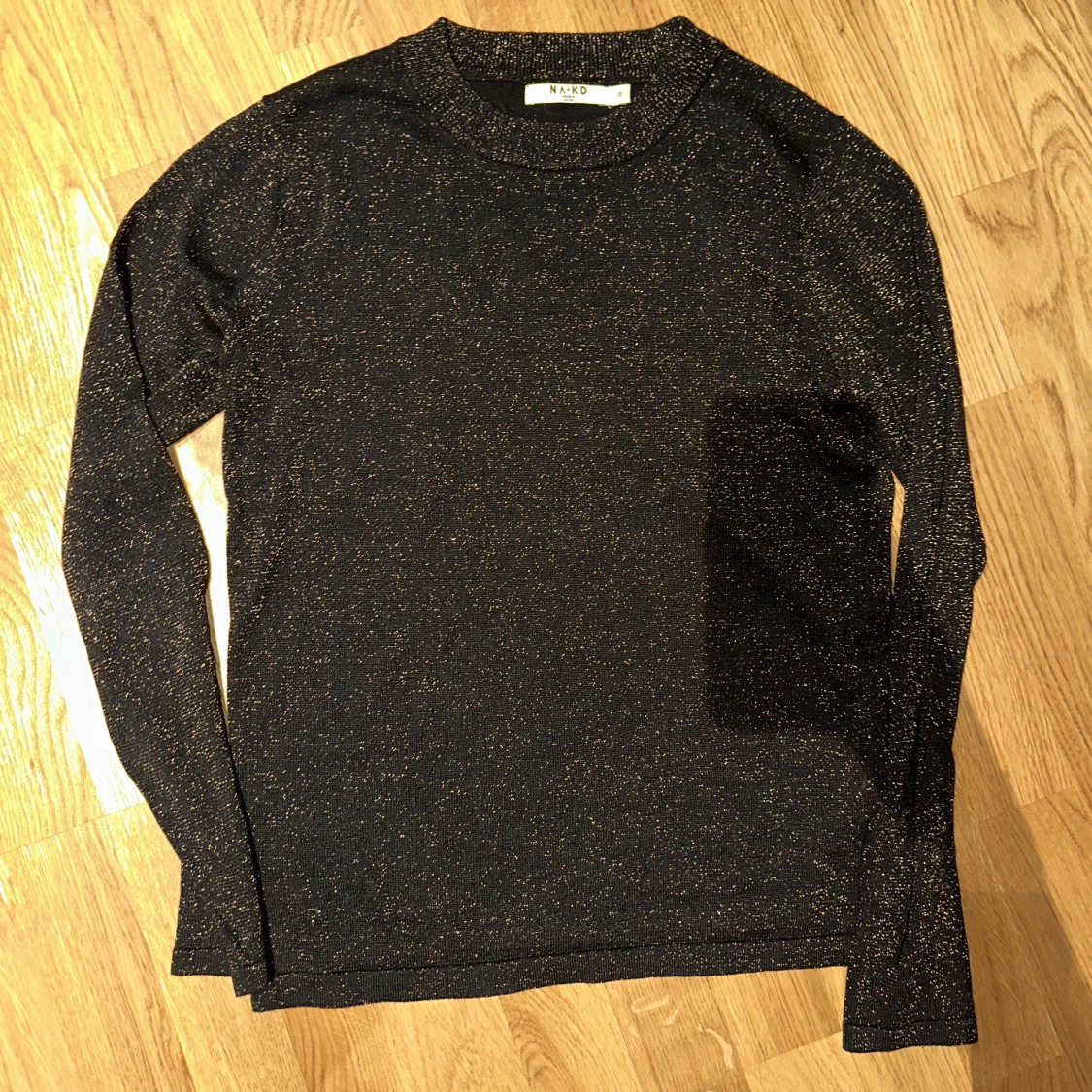 NA-KD Stickad glittrig topp stl XS