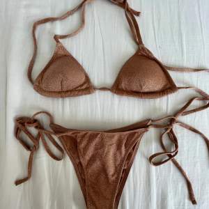 Säljer denna brons färgade bikinin