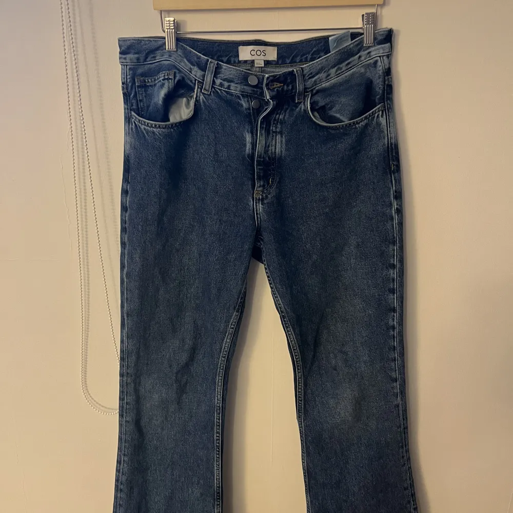 Bootcut jeans från COS  Size 48  250:-. Jeans & Byxor.