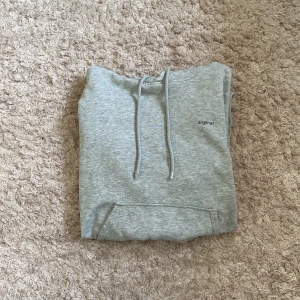 Hoodie - Super skön ljus grå hoodie perfekt till sommar kvällar när det är små kalt❤️ 