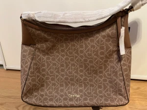 Äkta Calvin Klein väska  - Oanvänt 