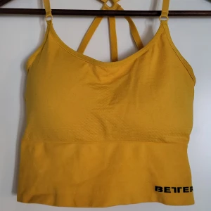 Topp - Topp / sportbh från better bodies. Använd 1 gång, nyskick.