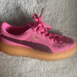 Rosa Puma Platform Sneaker Strl 38 - Rosa Puma skor, Köpt secondhand. Strl 38. Fint skick 🤍