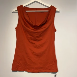 intimissimi tröja - superfin topp från intimissimi i strl S som tyvärr var för stor för mig som vanligtvis har XXS i tröjor, helt ny med lapparna kvar, aldrig använd⚡️