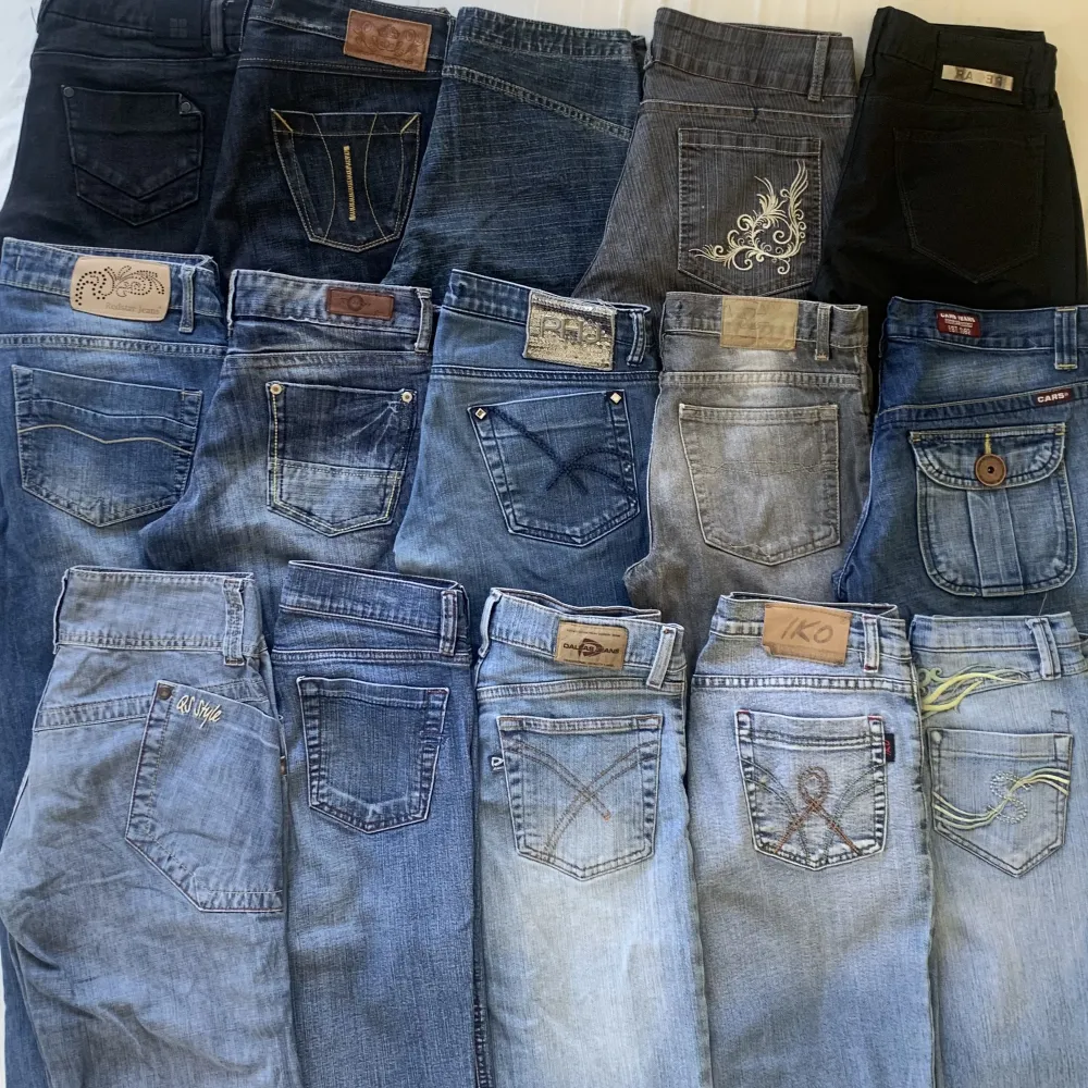 1 par 100 kr, 2 par 150, 3 par 200😽 storlekar och ev defekter står på andra bilden, kontakta för mer info💋. Jeans & Byxor.