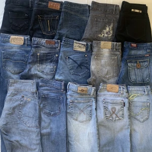 Jeans - 1 par 100 kr, 2 par 150, 3 par 200😽 storlekar och ev defekter står på andra bilden, kontakta för mer info💋