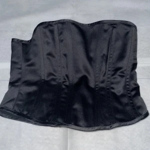 Svart korsettopp  - Helt oanvänd korsett topp 