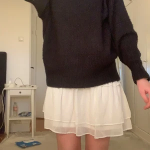 Stickad tröja - En superskön och fin stickad tröja ifrån lager 157 är i storlek S/Xs men passar även en person som använder M💕