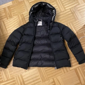 Moncler - Moncler jacka storlek 4 