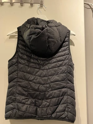 Väst - Tunnare väst